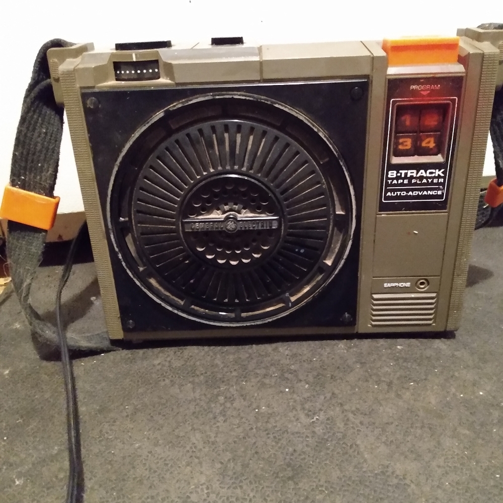 VINTAGE 8TRACK PLAYER